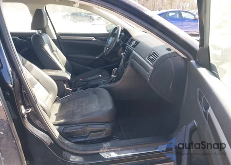 2018 Volkswagen Passat 2.0T R-Line/2.0T S z USA, uszkodzony, nr VIN 1VWAA7A36JC039983